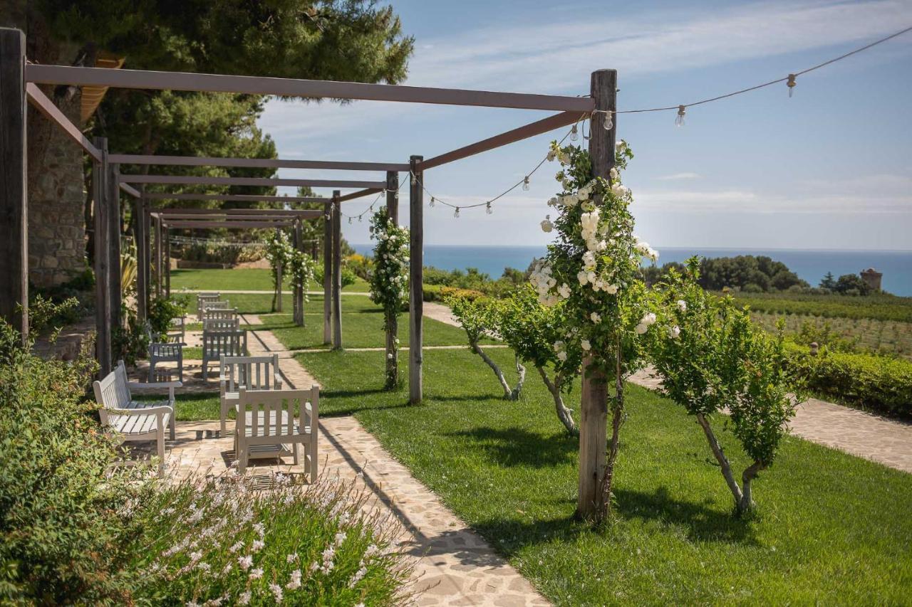 Masseria Agriturismo Torre Di Albidona Требизачче Экстерьер фото